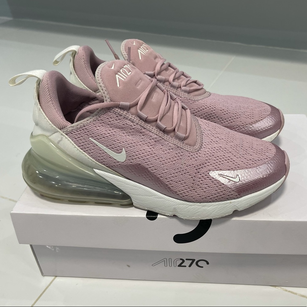 Nike 270